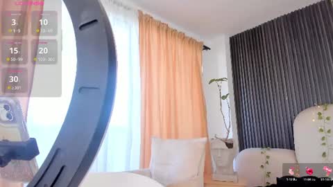 Caroline online show from July 28, 2:13 pm