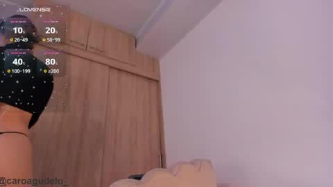 carolinna_ online show from April 13, 2:38 am