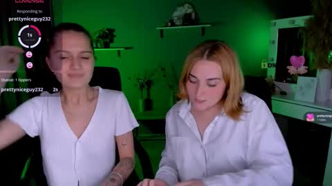 Snapshot of casey_meow_ chatting on September 22, 1:04 pm casey_meow_ online show from September 22, 1:04 pm