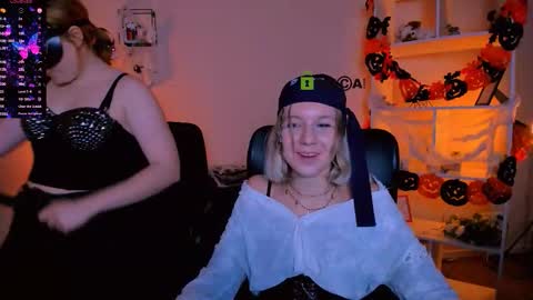Snapshot of casey_meow_ chatting on October 21, 9:03 am casey_meow_ online show from October 21, 9:03 am