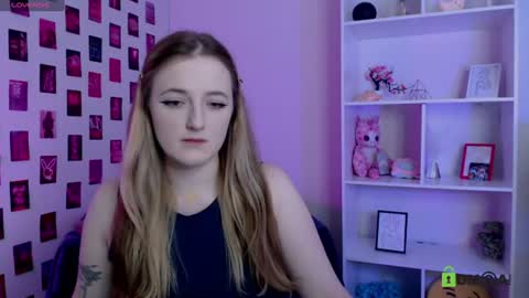 casey_meow_ online show from July 7, 6:56 pm