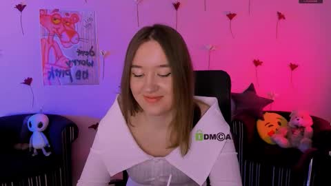 casey_meow_ online show from March 7, 9:42 am