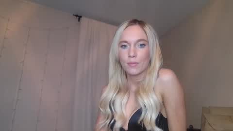 Snapshot of caseygirl6879 chatting on October 6, 2:40 am Casey Lakes online show from October 6, 2:40 am