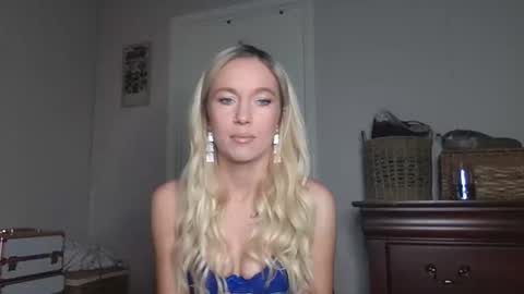 Snapshot of caseygirl6879 chatting on October 19, 4:33 pm Casey Lakes online show from October 19, 4:33 pm