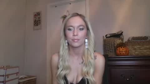 Snapshot of caseygirl6879 chatting on October 26, 5:34 pm Casey Lakes online show from October 26, 5:34 pm