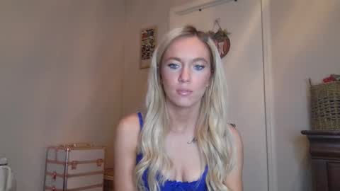 Snapshot of caseygirl6879 chatting on October 12, 2:59 am Casey Lakes online show from October 12, 2:59 am