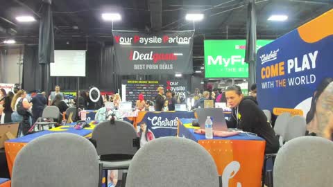 Snapshot of caseykissesxoxo chatting on October 25, 1:17 am casey kisses online show from October 25, 1:17 am