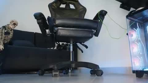 cash_master777 online show from April 19, 8:00 pm