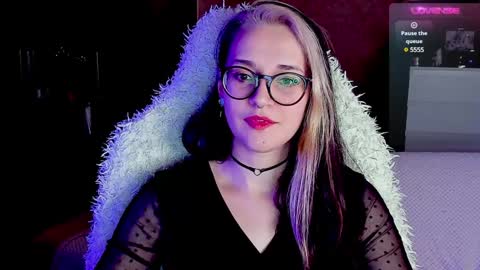 Snapshot of cassy_moore chatting on January 13, 7:10 pm Ellie online show from January 13, 7:10 pm