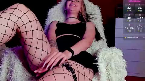 Snapshot of cassy_moore chatting on February 14, 9:21 pm Ellie online show from February 14, 9:21 pm