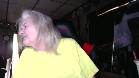 Snapshot of cat9paw chatting on October 19, 4:00 pm cat online show from October 19, 4:00 pm