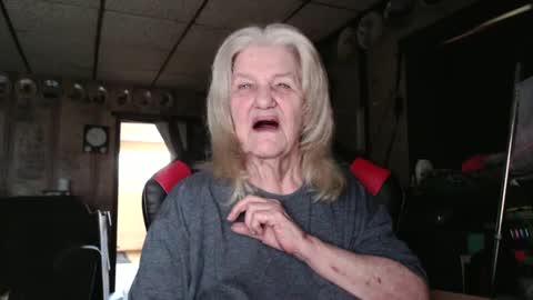 Snapshot of cat9paw chatting on October 8, 5:19 pm cat online show from October 8, 5:19 pm