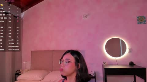 Loren online show from October 18, 6:34 pm