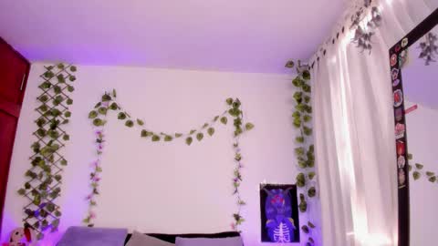 Cata green model independient online show from September 9, 10:10 pm