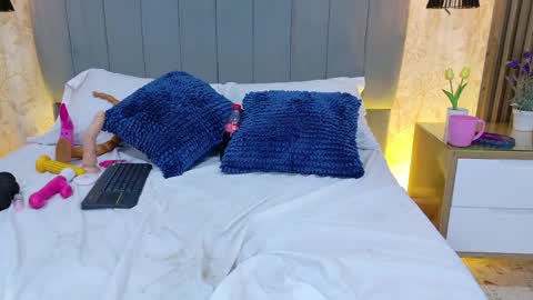 Dani   online show from April 10, 9:52 pm