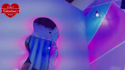 Catalina online show from February 15, 8:18 pm