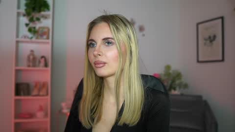 catecrago  online show from February 20, 6:13 pm