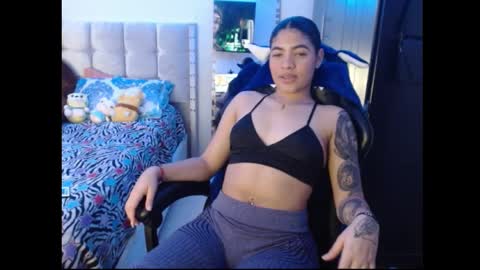 Snapshot of caylinn19 chatting on October 20, 5:45 am Caylinn online show from October 20, 5:45 am