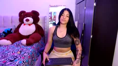 Snapshot of caylinn19 chatting on October 10, 4:40 am Caylinn online show from October 10, 4:40 am