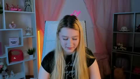 your cute kitty online show from May 4, 6:36 pm