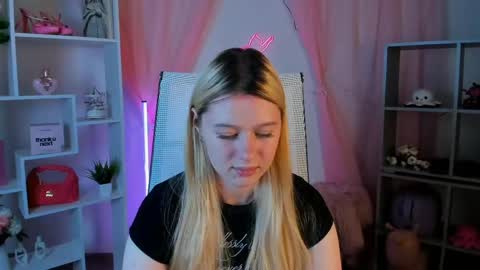 your cute kitty online show from May 5, 6:46 pm