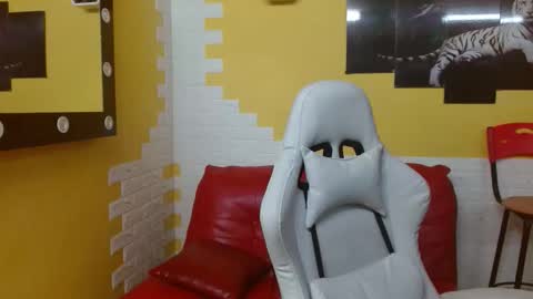 chacorta_ online show from April 10, 1:38 pm