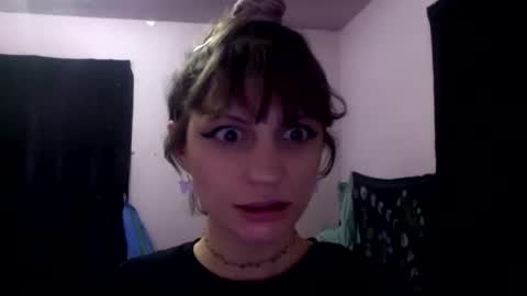 chaia online show from April 22, 5:42 pm