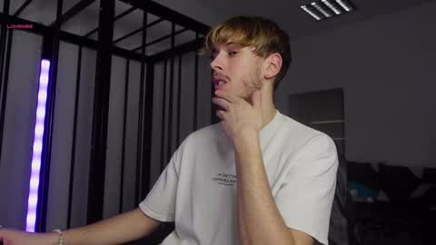 CHARLES SINS online show from February 1, 8:37 pm