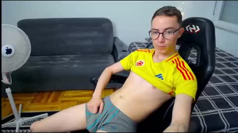 carlos reyes online show from June 29, 10:15 am