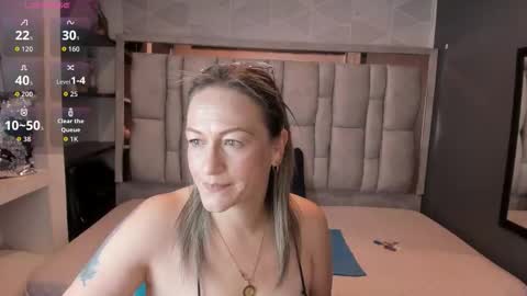 Snapshot of charlot_milf chatting on October 13, 11:56 am Charlot milf online show from October 13, 11:56 am