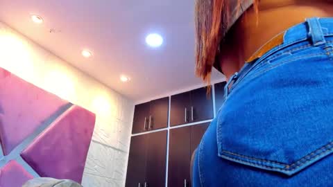 Snapshot of charlotte_icee chatting on October 22, 3:35 pm Charlotte Icee online show from October 22, 3:35 pm