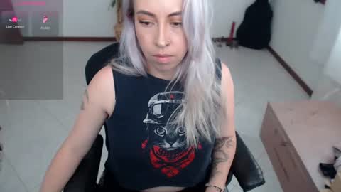 charlottezoe online show from December 4, 7:39 pm