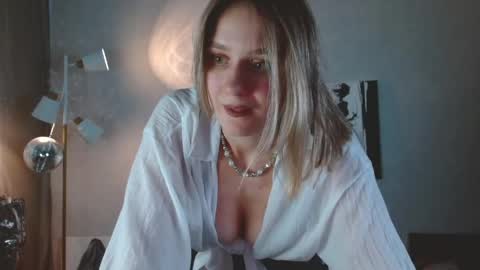 Michelle  online show from June 8, 6:25 am