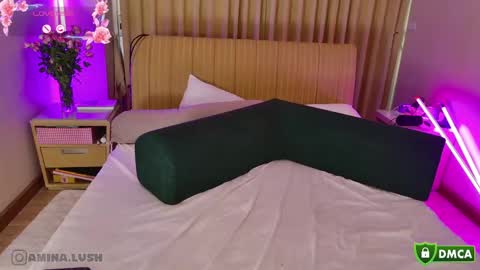 insta  online show from March 5, 11:08 am