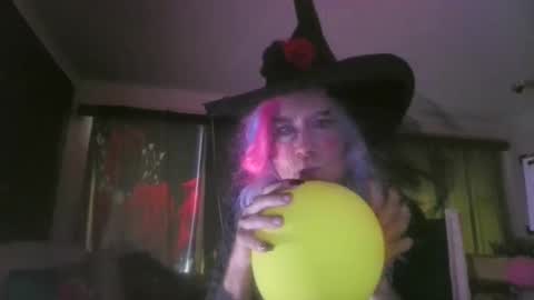 We Chat online show from October 24, 3:29 am