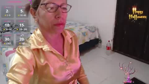 CHAYLA VICTORIA RUIZ  online show from October 16, 9:53 am