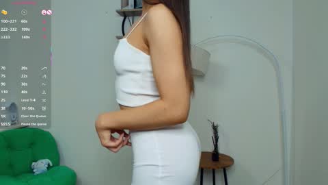 Chelsie online show from April 4, 9:11 pm