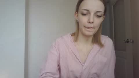 Mia online show from June 15, 10:29 am