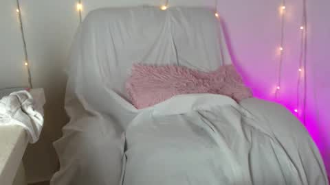 mia online show from November 8, 1:25 pm