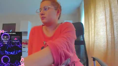 Snapshot of cherry_pie_69 chatting on October 12, 8:40 am mayra online show from October 12, 8:40 am