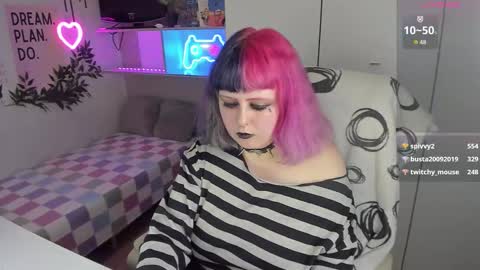 Sarah online show from March 6, 10:20 pm