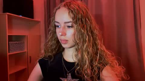 Evie online show from November 19, 4:17 pm