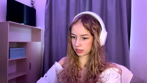 Evie online show from October 21, 10:20 am