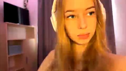 Evie online show from October 20, 9:36 am