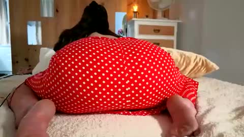 yoursensualparadise online show from June 5, 8:14 pm