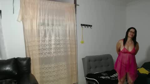 chiquitahot69 online show from April 9, 9:53 pm