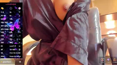 C H L O E  online show from December 19, 2:12 pm