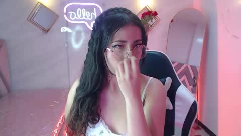 Snapshot of chloe_brownn_v chatting on October 9, 9:20 pm Hi Stream 1500 to 2100 online show from October 9, 9:20 pm