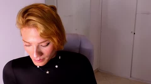 CHLOE online show from December 7, 11:40 pm