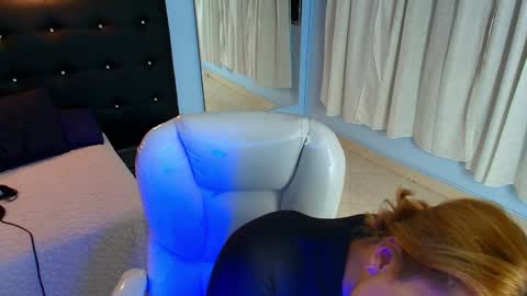 CHLOE online show from December 21, 1:15 am